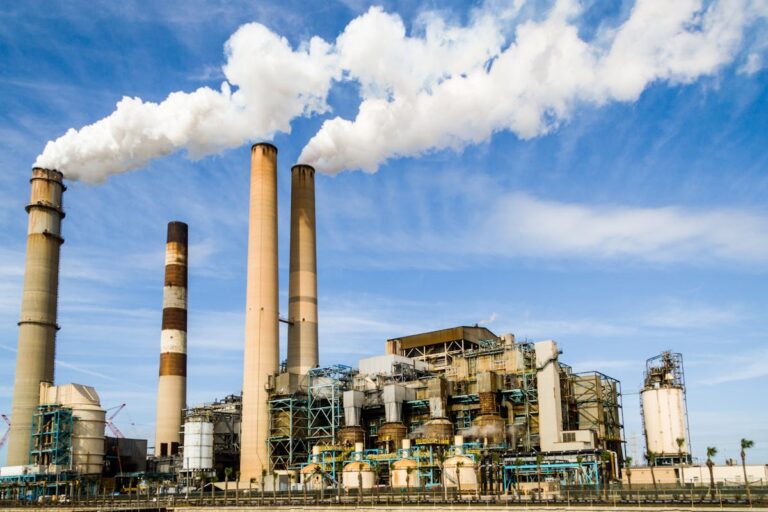 Industrial piping system at a refinery - API 570 inspection